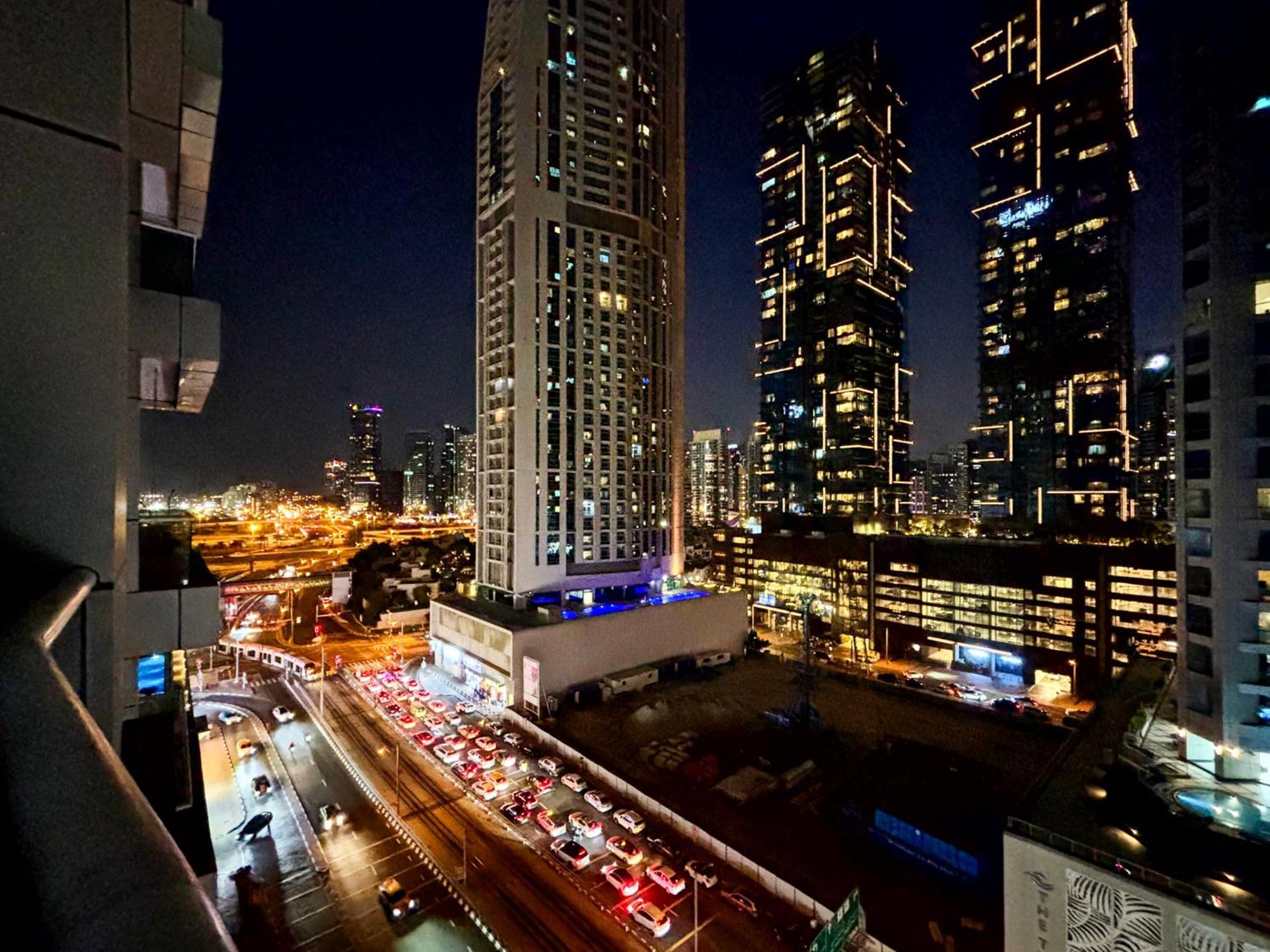 Lux 1br, Kingbed In Marina, 3mints Metro, 5mints Barasti Lägenhet Dubai