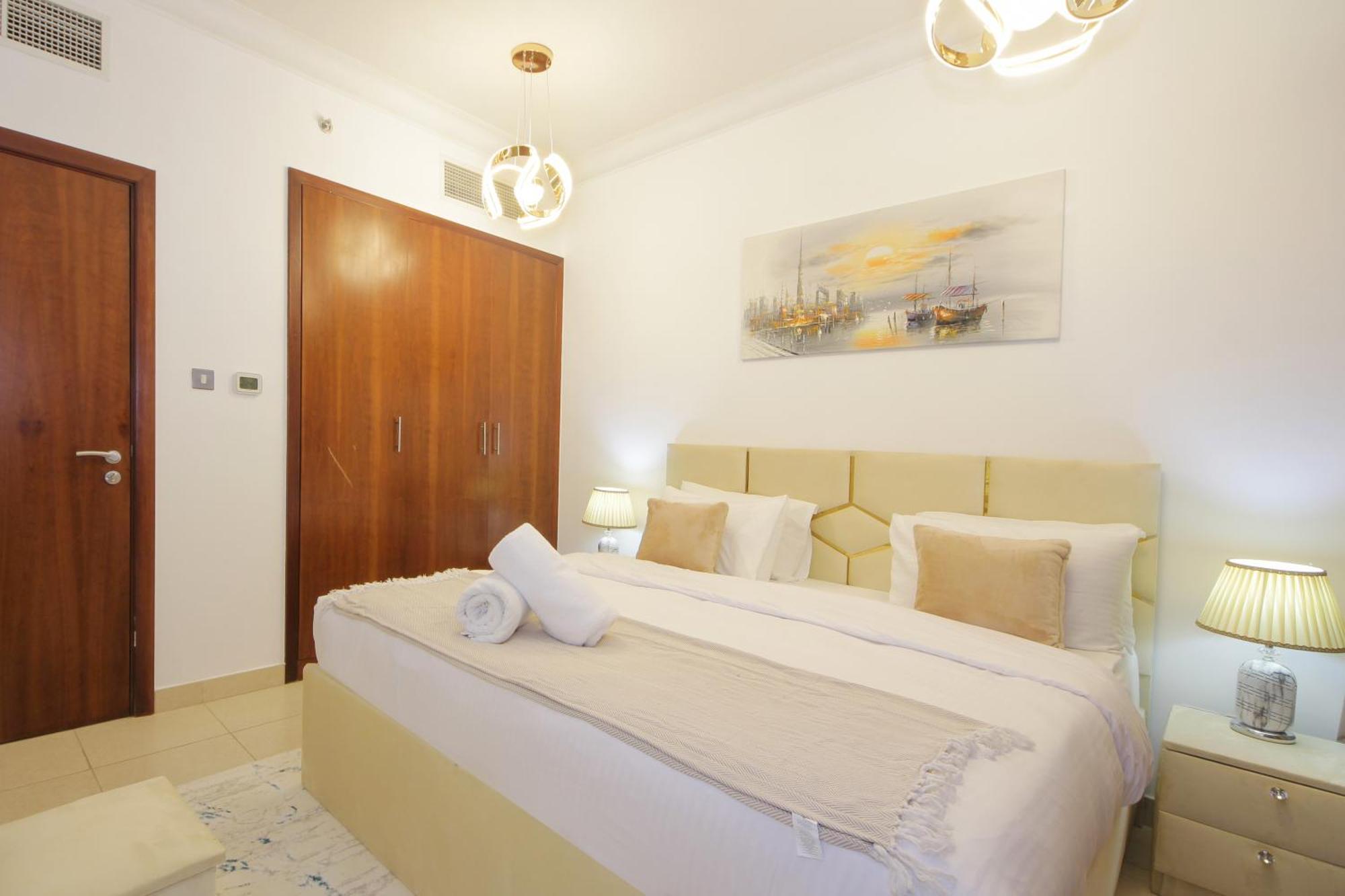 Spacious 1bhk In Downtown 8 Blvd Dubaï