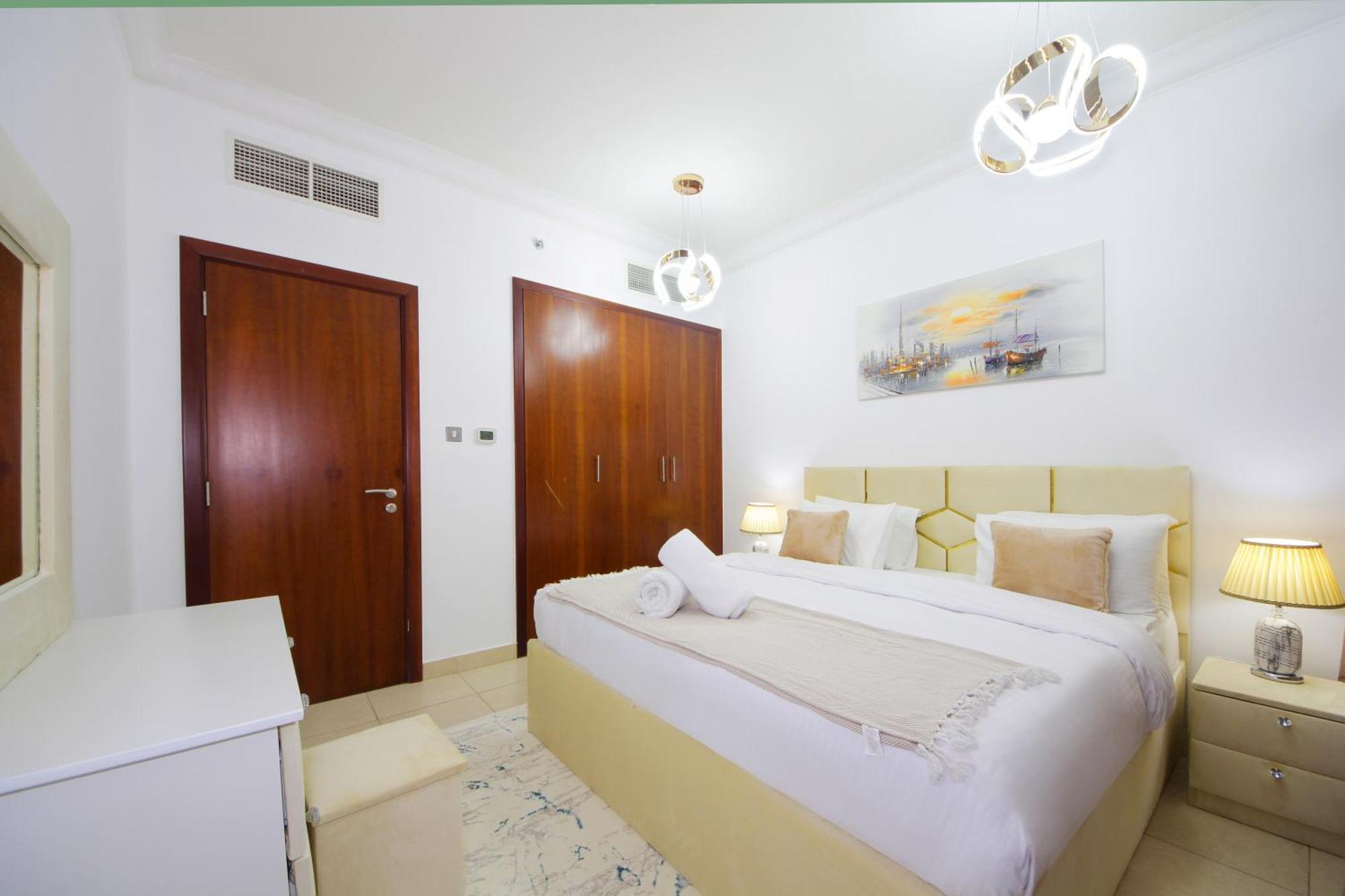 Spacious 1bhk In Downtown 8 Blvd Appartement *