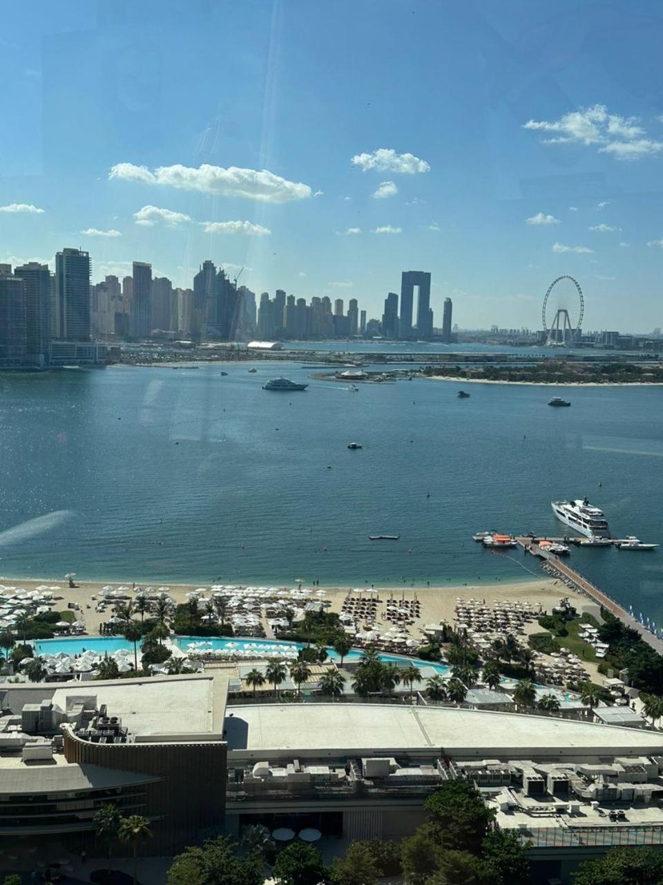 7 Palm Jumeirah Apartment *