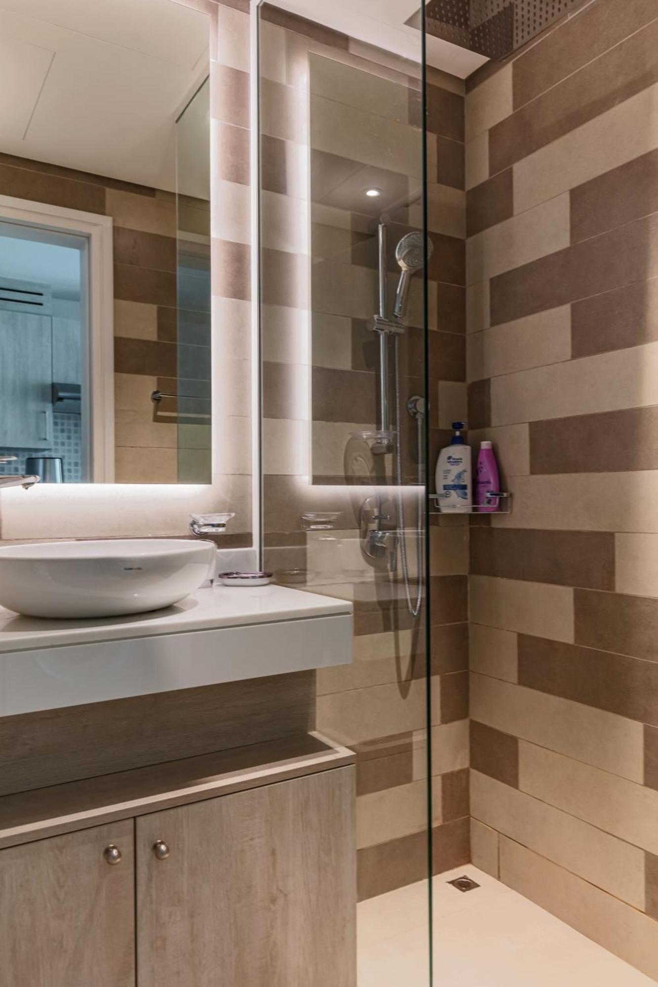 Fully-equipped Palm Jumeirah, Seven *