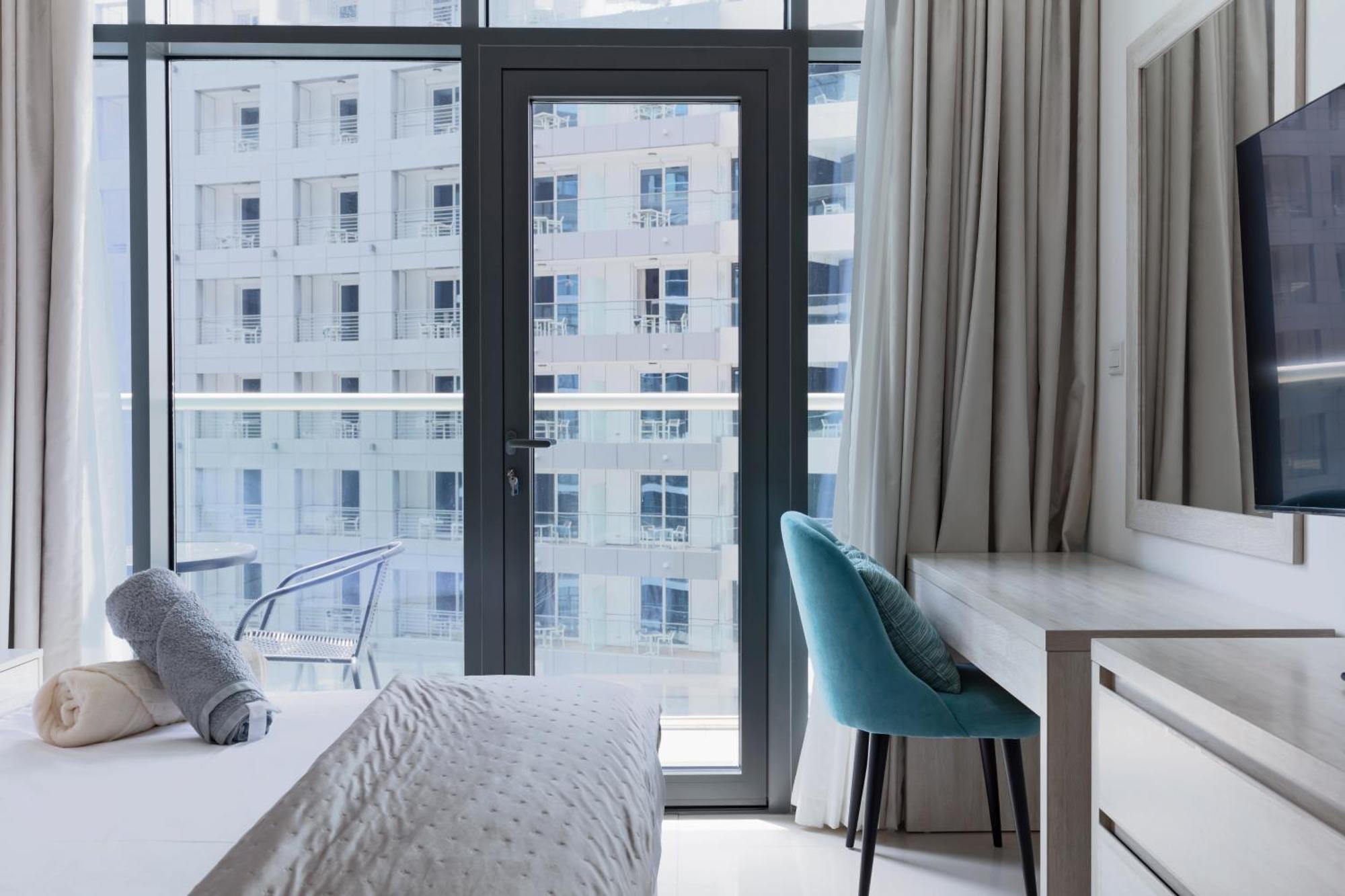 Fully-equipped Palm Jumeirah, Seven * Dubai