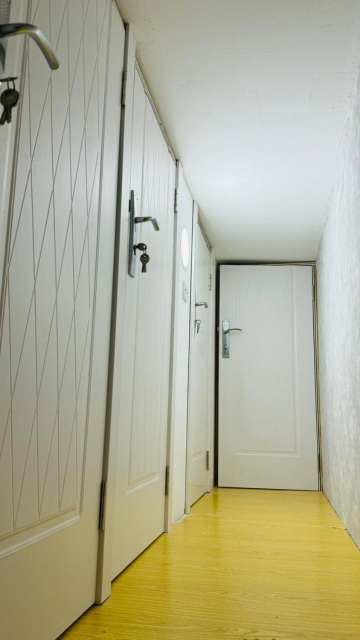 Classic Homestay In Business Bay Gazde/Camere de închiriat