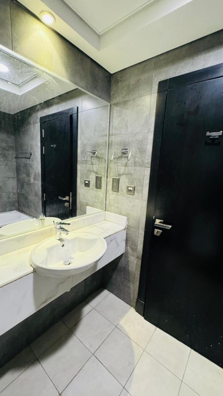 Classic Homestay In Business Bay Gazde/Camere de închiriat