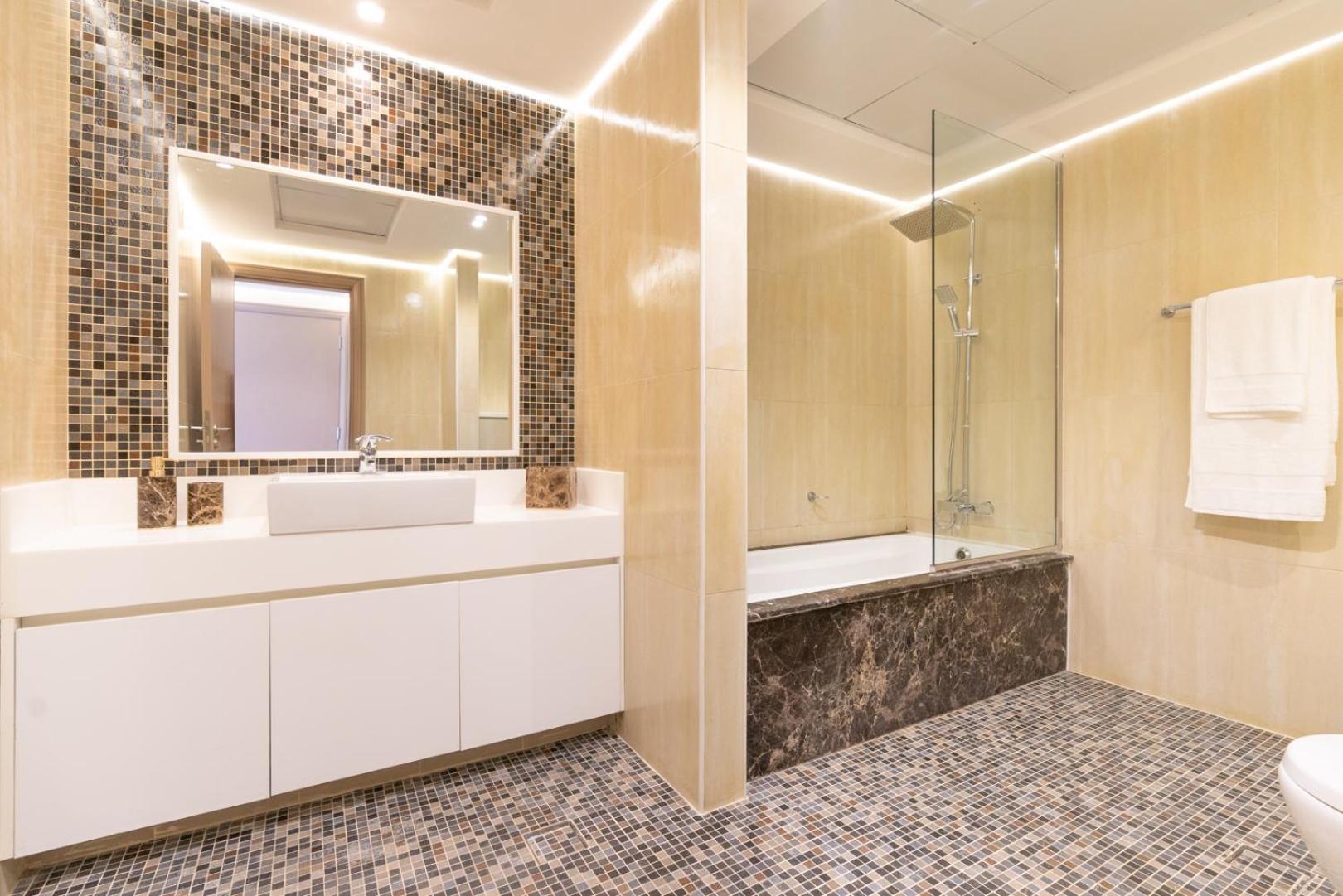 Private Access - Stunning Sea View - Perfect Location At Jbr Appartement *