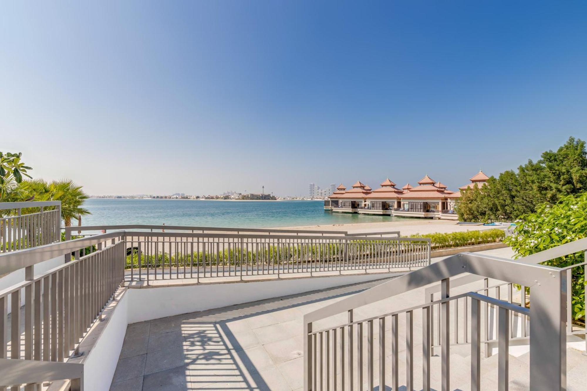 Luxury Azizi Mina Beachfront Appartement *