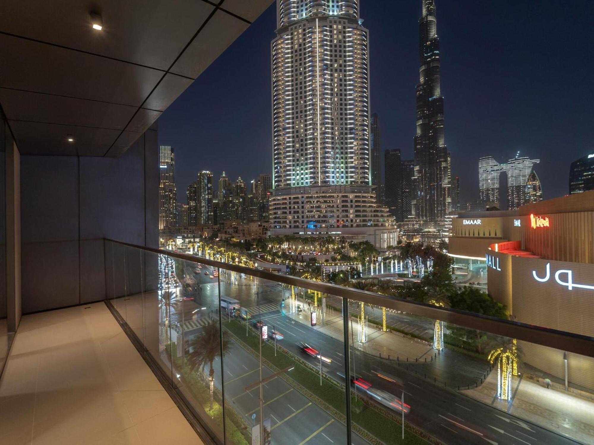 Luxurious Stylish Across Mall Burj Khalifa City Views Apartment