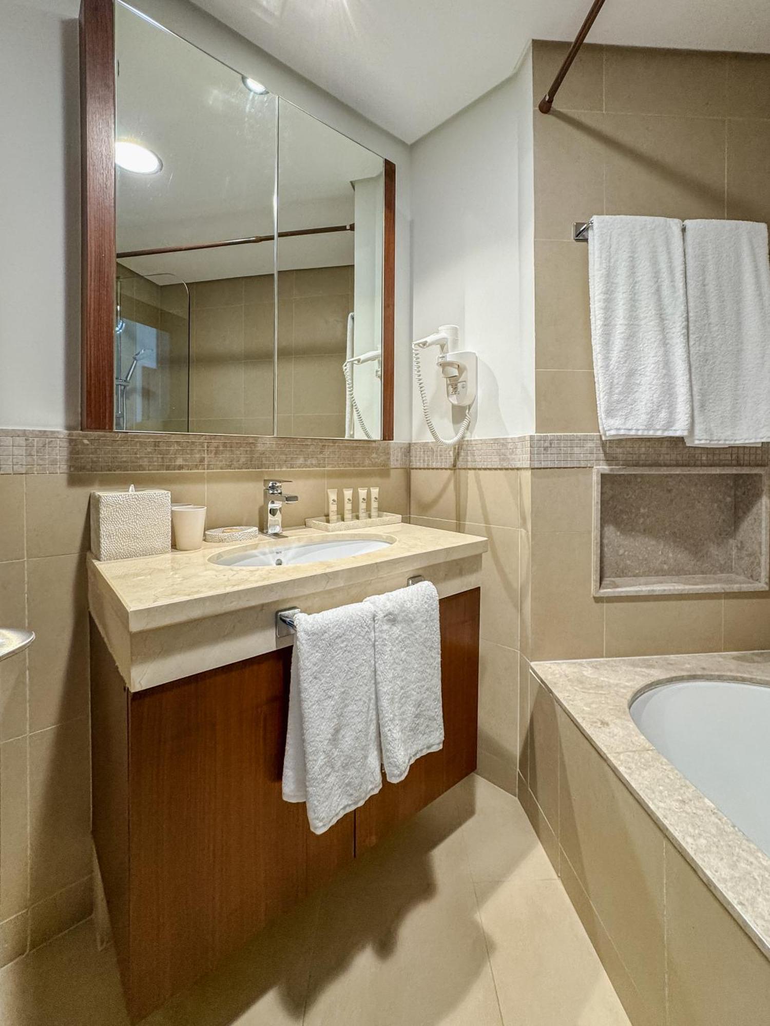 Apartamento Mall Direct Access - Burj Vista Dubái