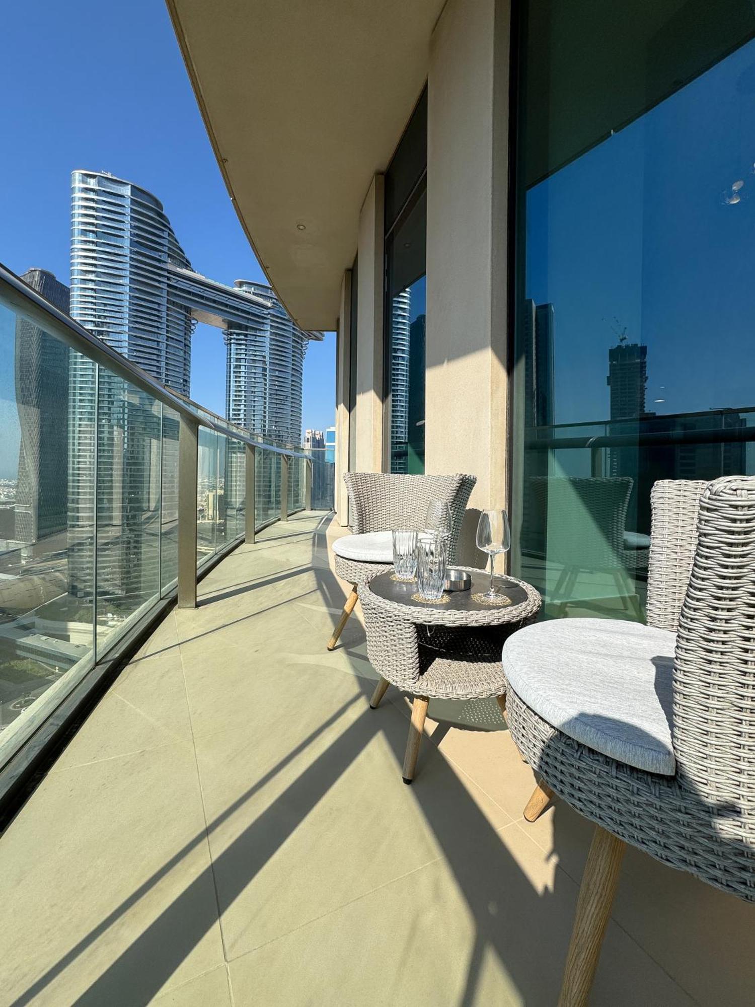 Mall Direct Access - Burj Vista * Dubai