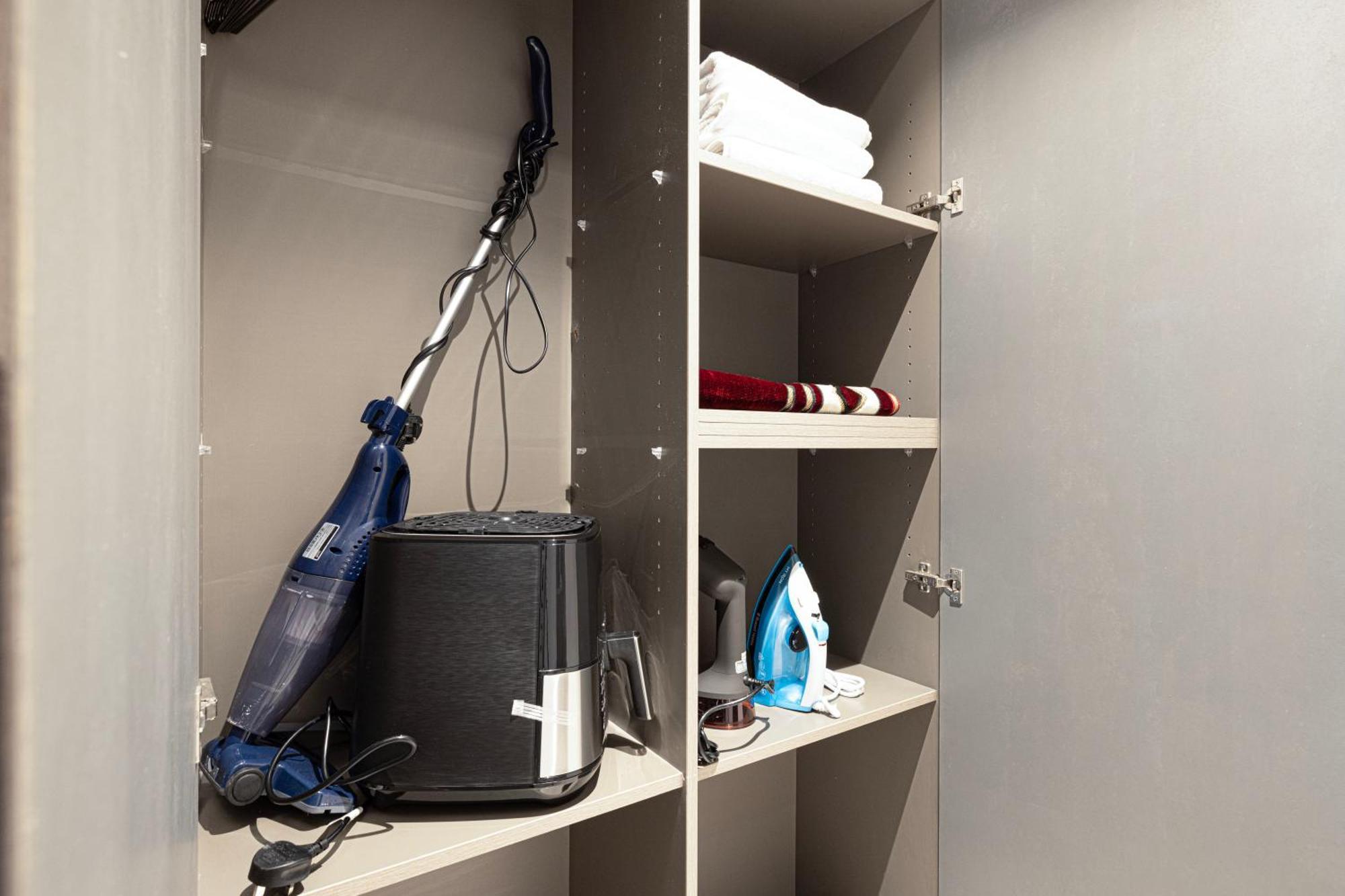 Appartamento Luxurious New Studio! 2 Double Beds! Sleek Design & High-end Amenities In Downtown *