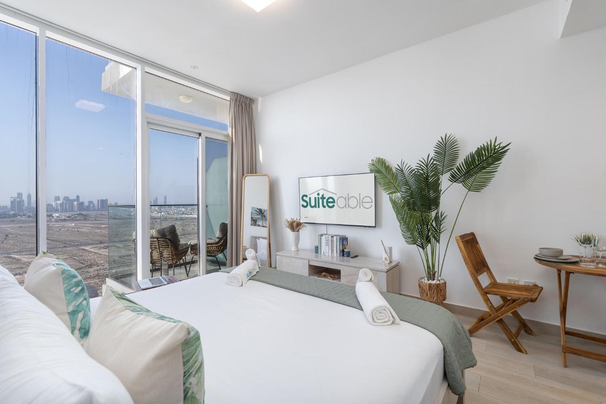 Bright And Stylish In Jvc With Skyline View Dubaï