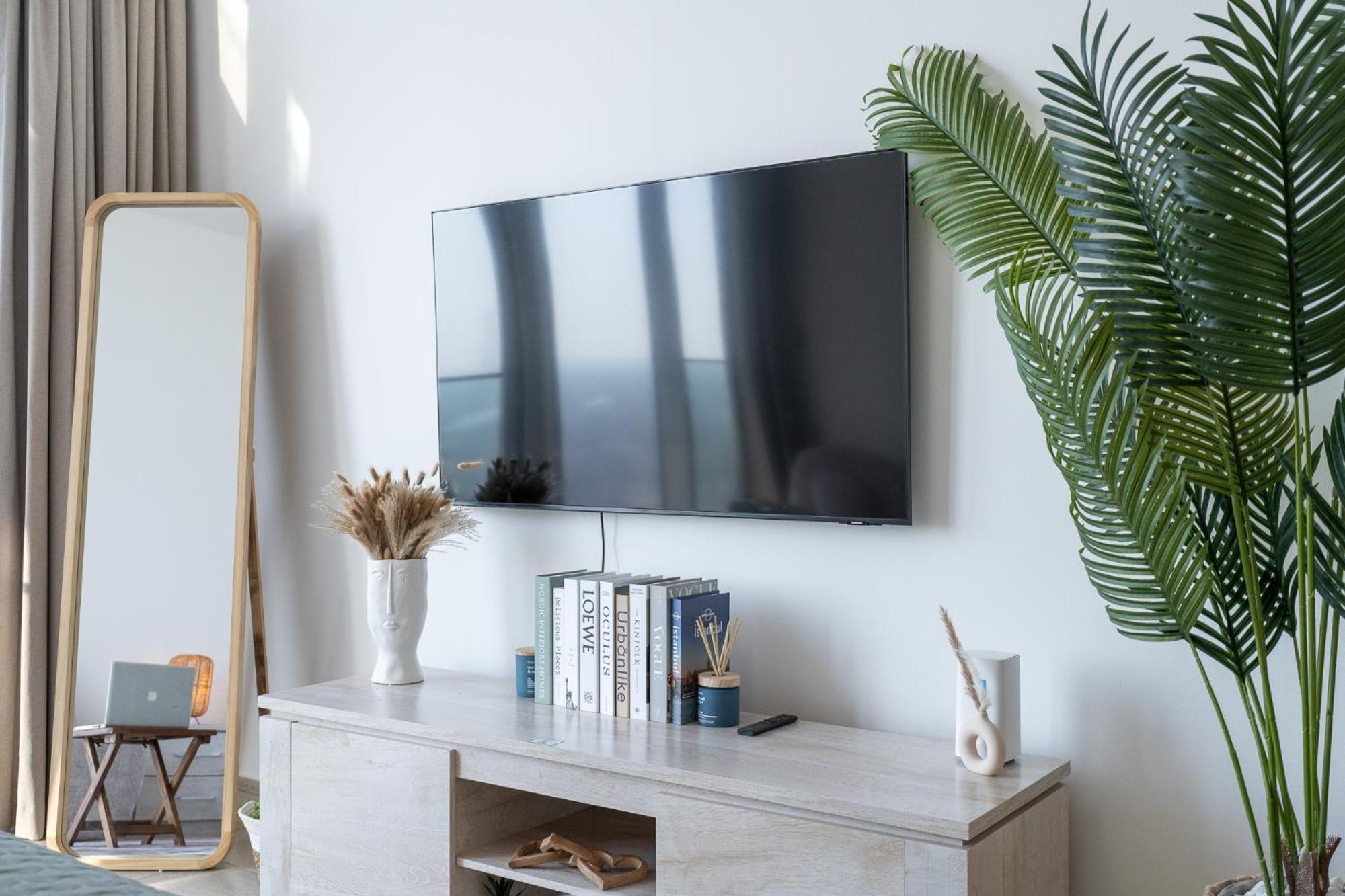 Bright And Stylish In Jvc With Skyline View * Dubaï