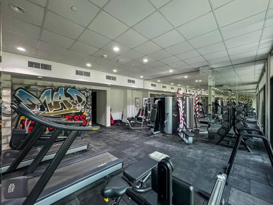 Apartament Serene With Pool And Gym