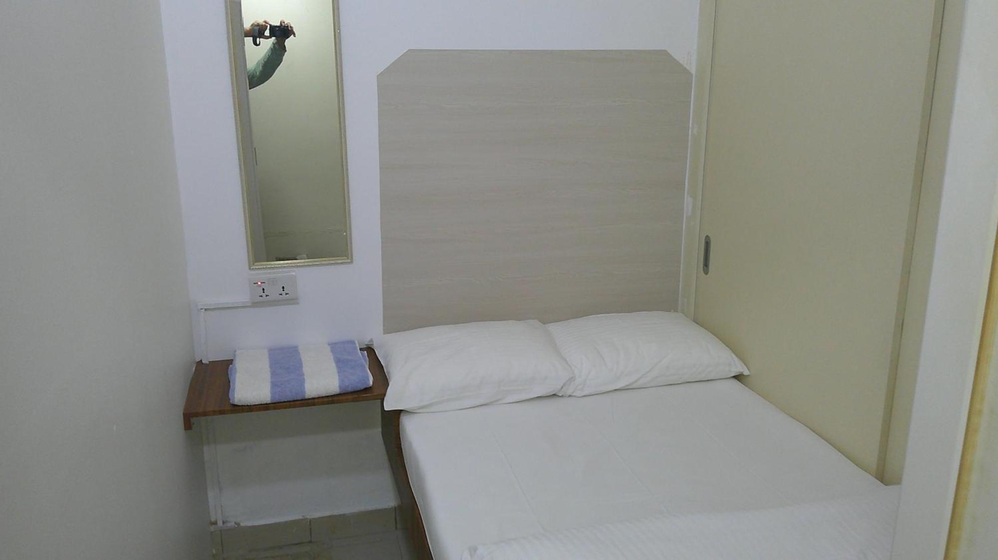 Ruby Star Budget With Shared Washroom Access G06 Kro *