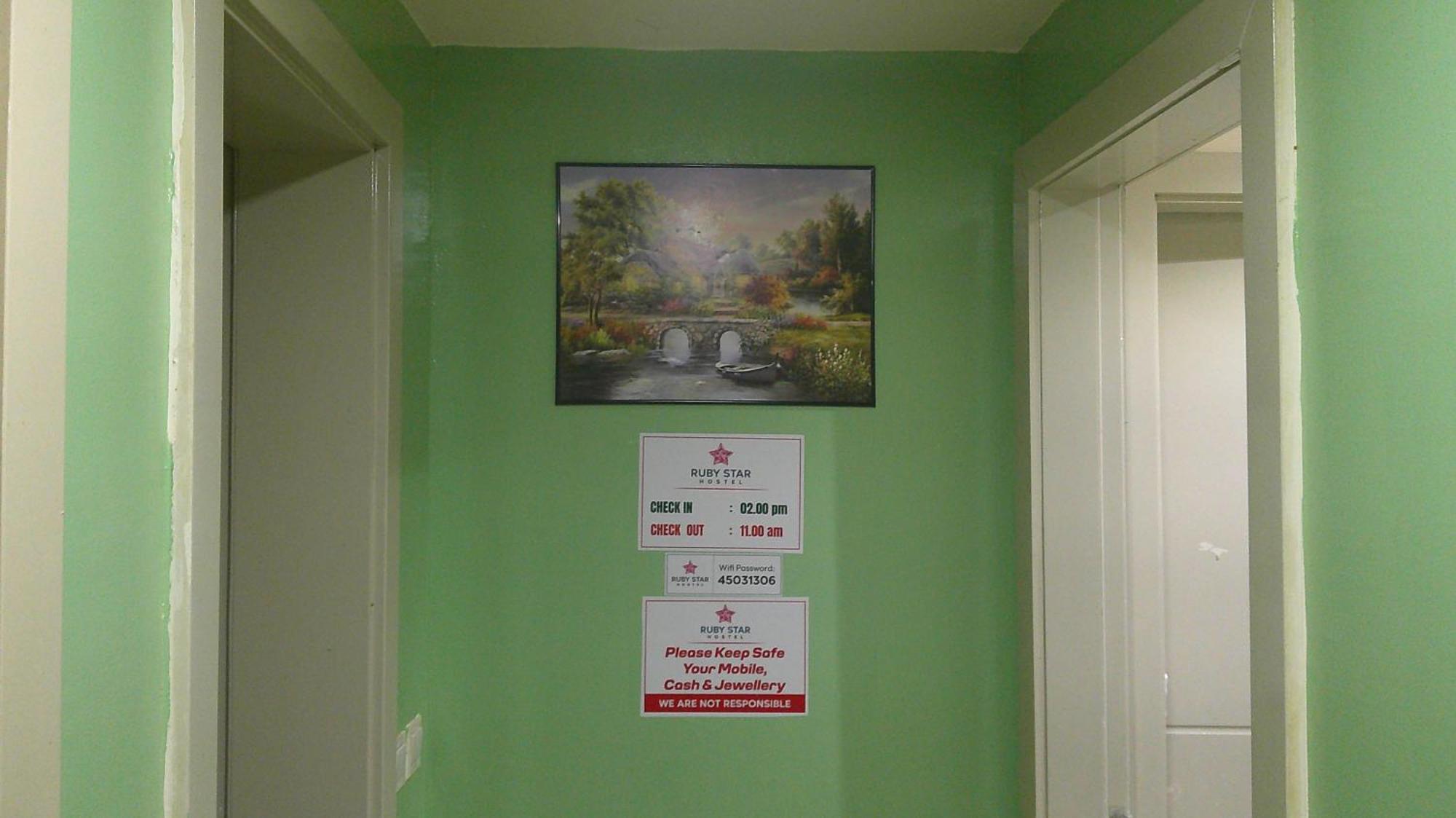Han Ruby Star Budget With Shared Washroom Access G06 *
