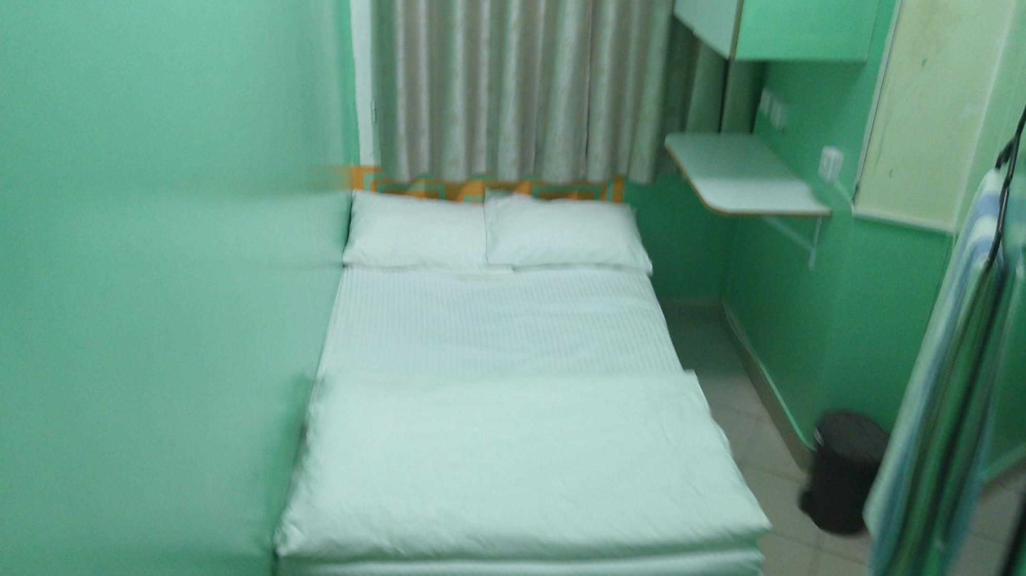 Ruby Star Budget With Shared Washroom Access G06