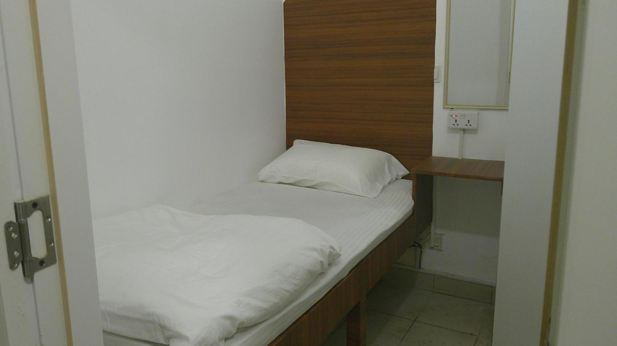 Ruby Star Budget With Shared Washroom Access G06 Kro