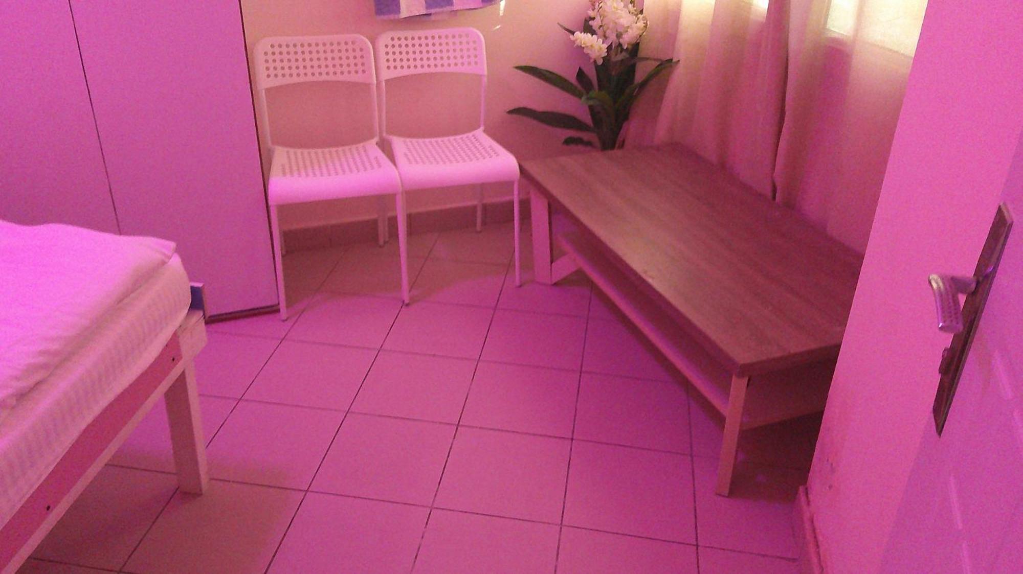 Han Ruby Star Budget With Shared Washroom Access G06