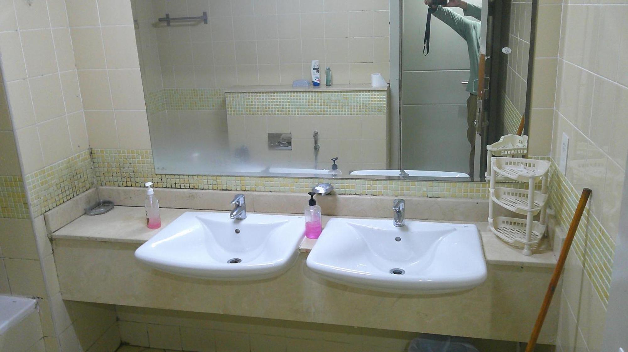 Ruby Star Budget With Shared Washroom Access G06 Kro