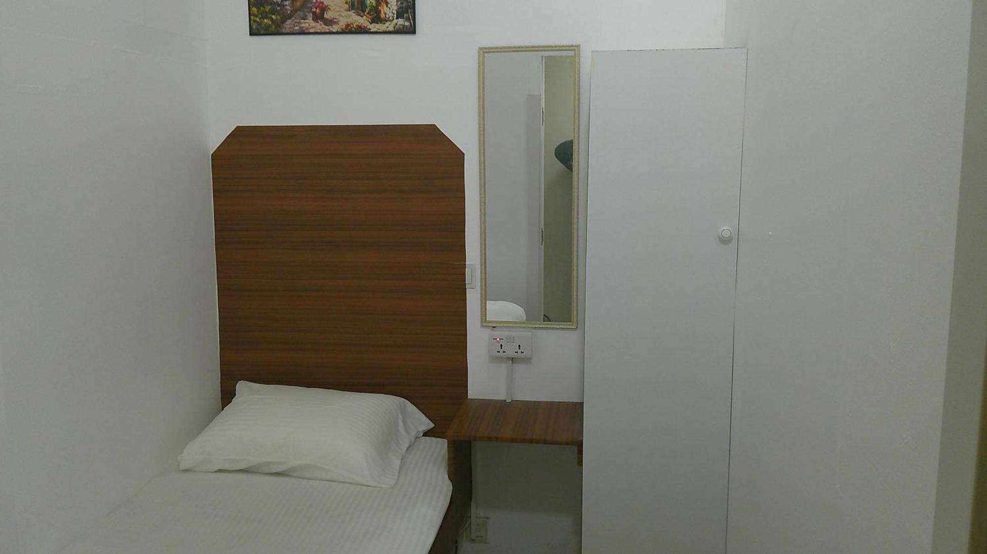 Kro Ruby Star Budget With Shared Washroom Access G06 *