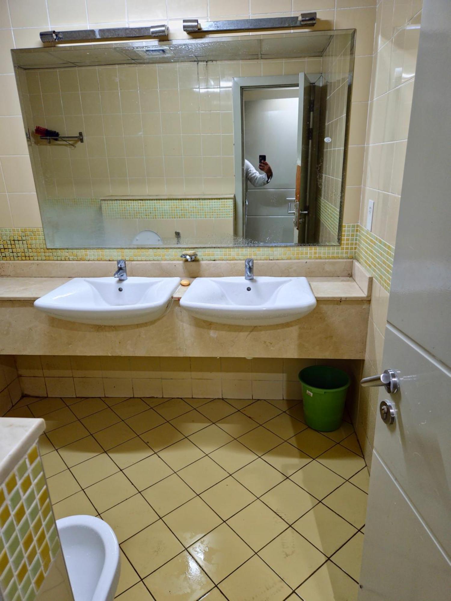 Kro Ruby Star Budget With Shared Washroom Access G06 *
