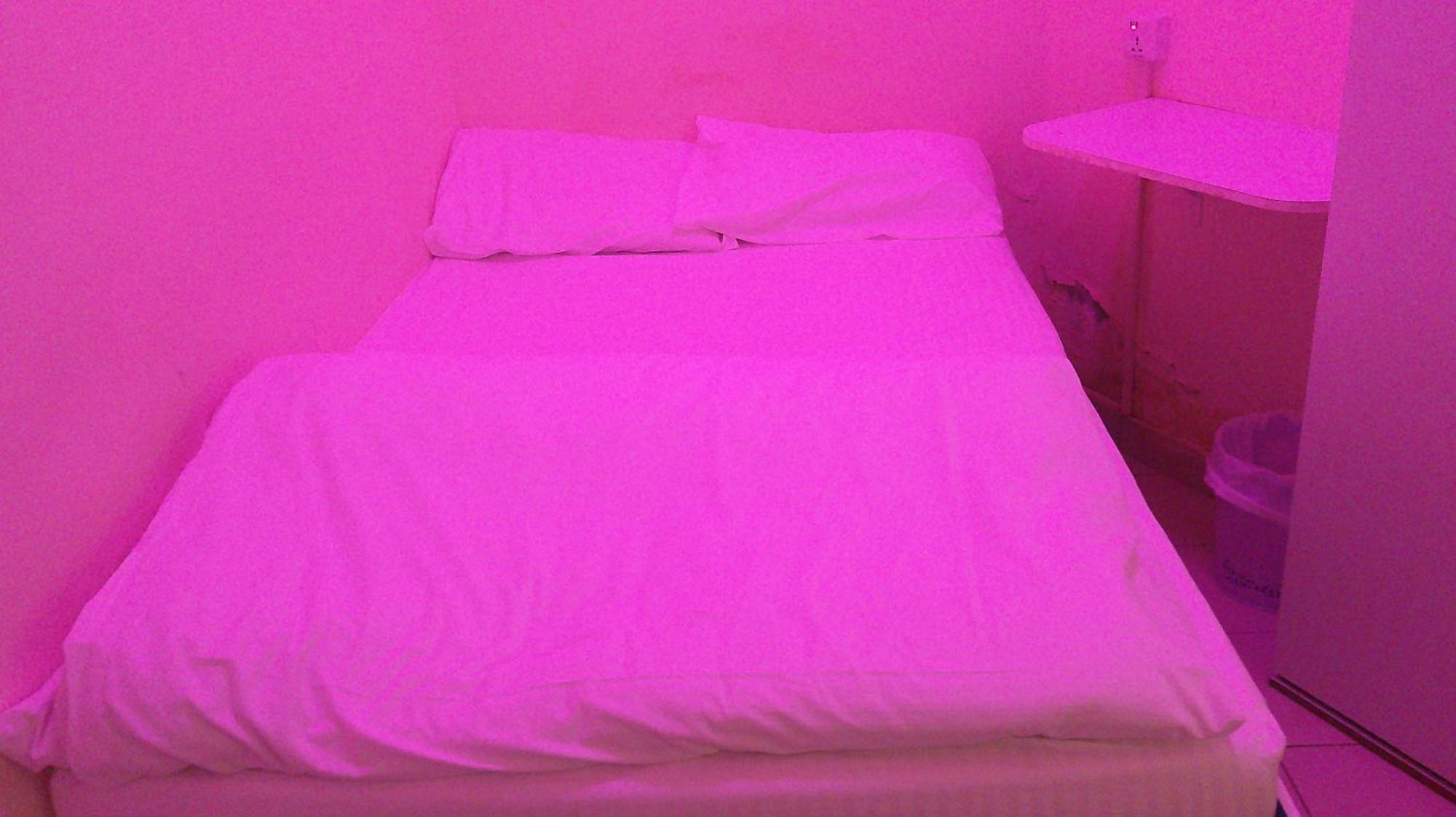 Ruby Star Budget With Shared Washroom Access G06 *
