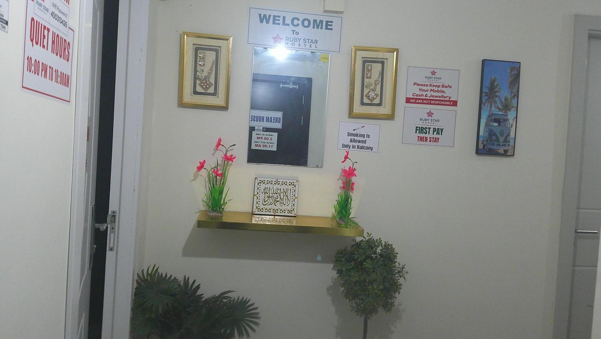 Ruby Star Private With Sharing Washrooms 426 Mini-hôtel