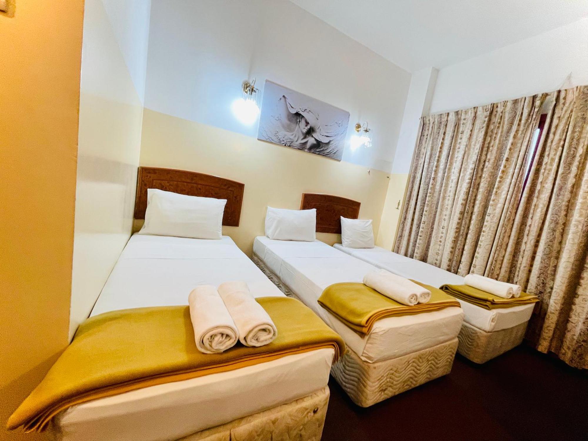 Hotel Queens