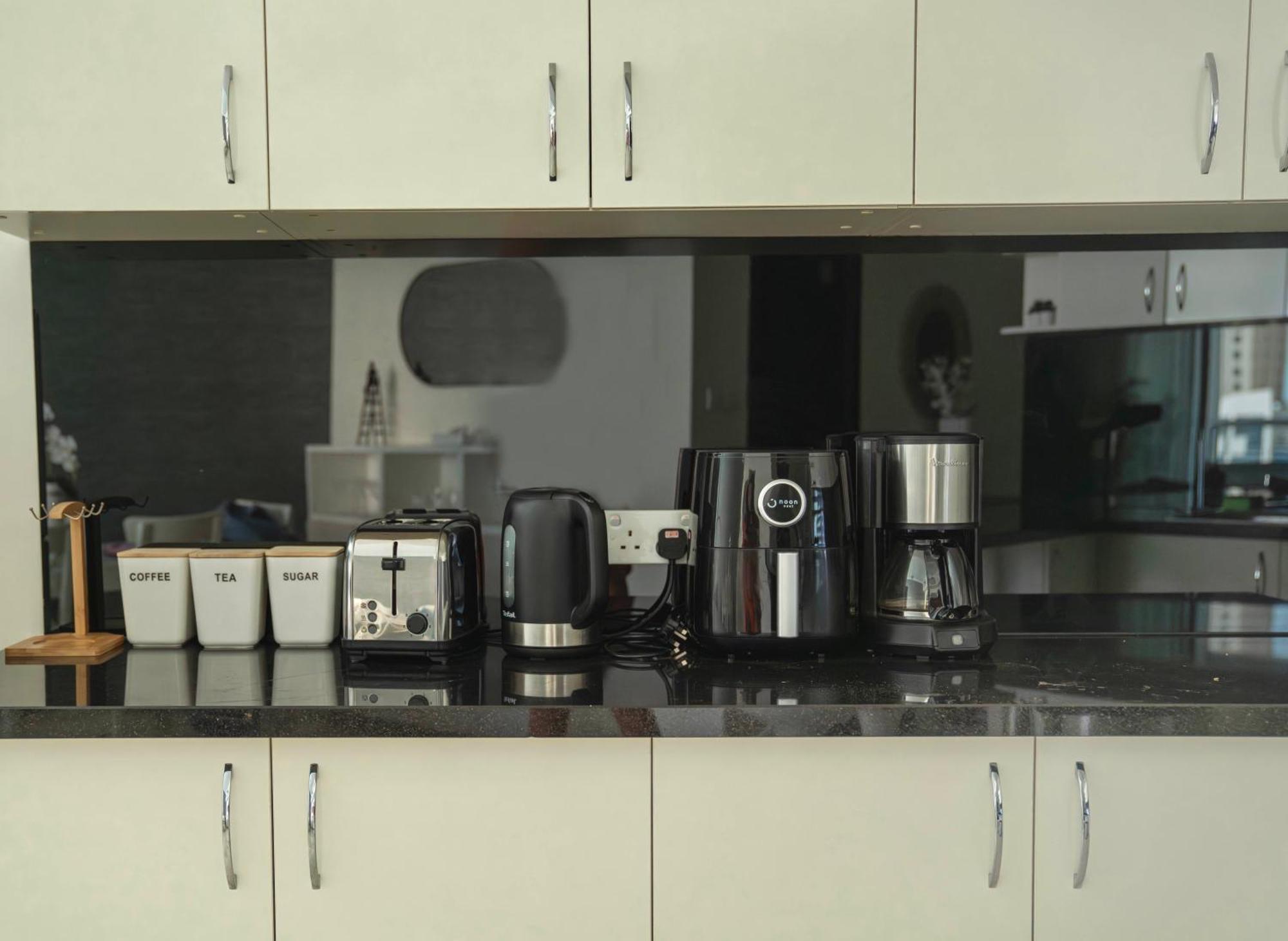 Relaxing 2br Haven In Marina Perfect Location & Amenities Apartment Dubai