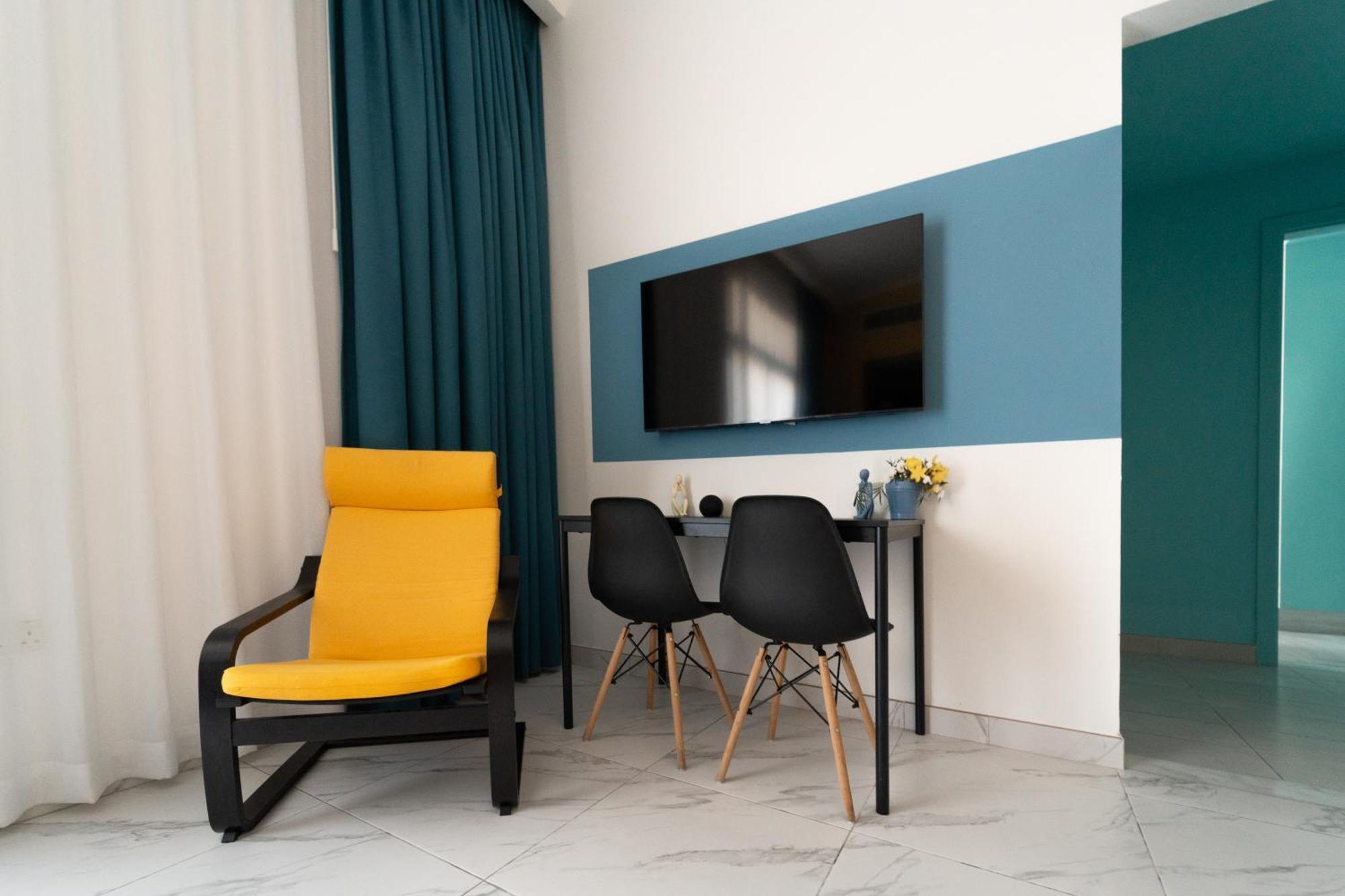 Izzzi Life Mint Apartahotel