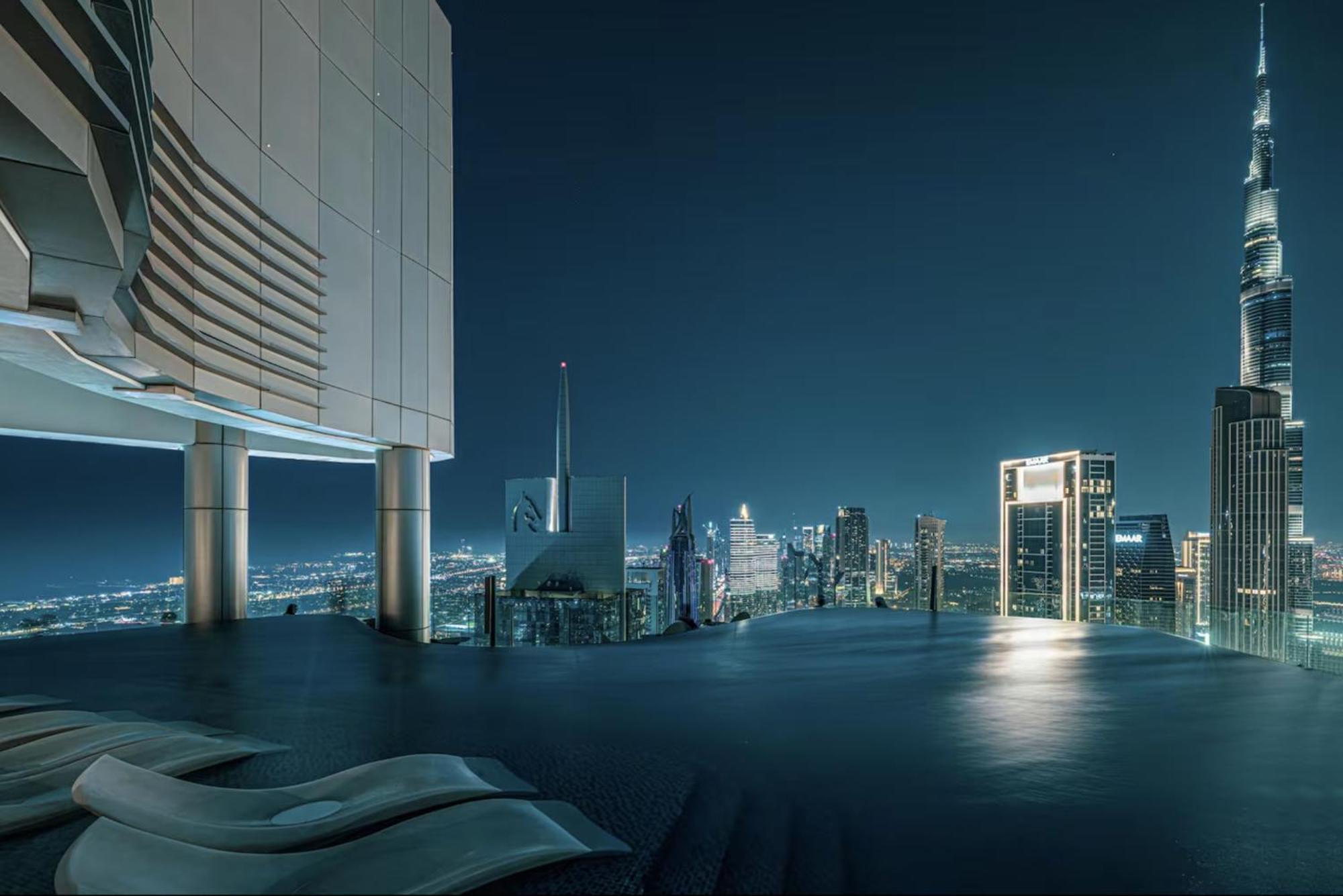 Scenic Infinity Pool With Burj Khalifa Views Apartament Dubai