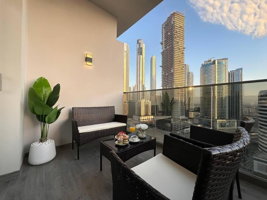 Sky High Comfort 1br Study With And Canal Views Apartamento