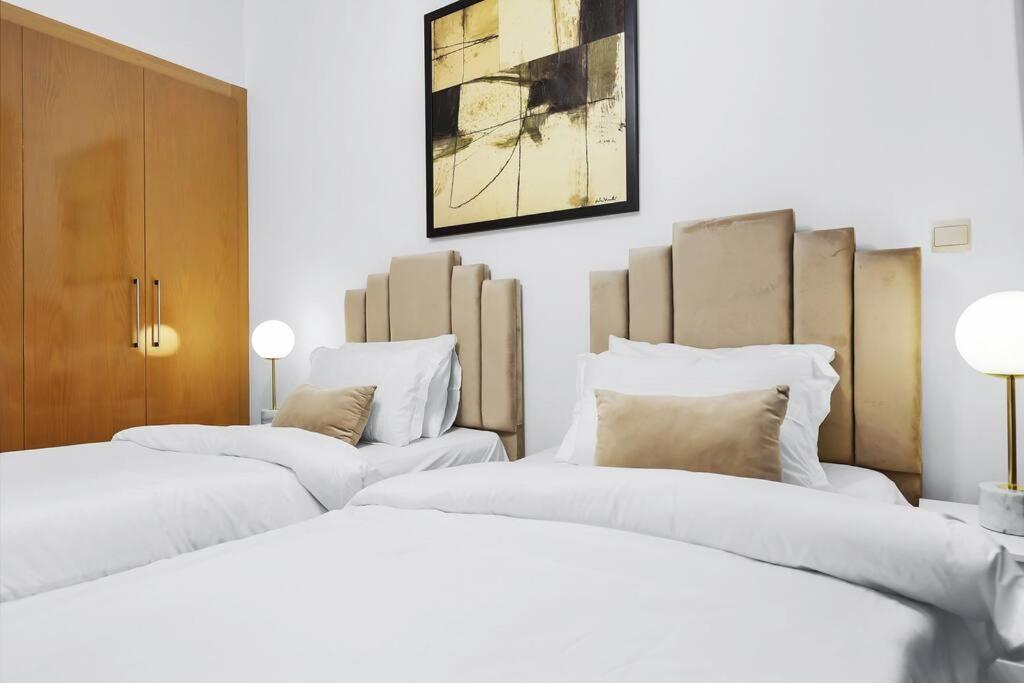 First Class 3br Panoramic Skyline View Apartment