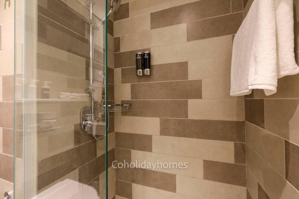 1 Bedroom Rooftop Infinity Pool & Padel Court Dubaï