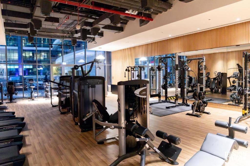 1 Bedroom Rooftop Infinity Pool & Padel Court Dubaï