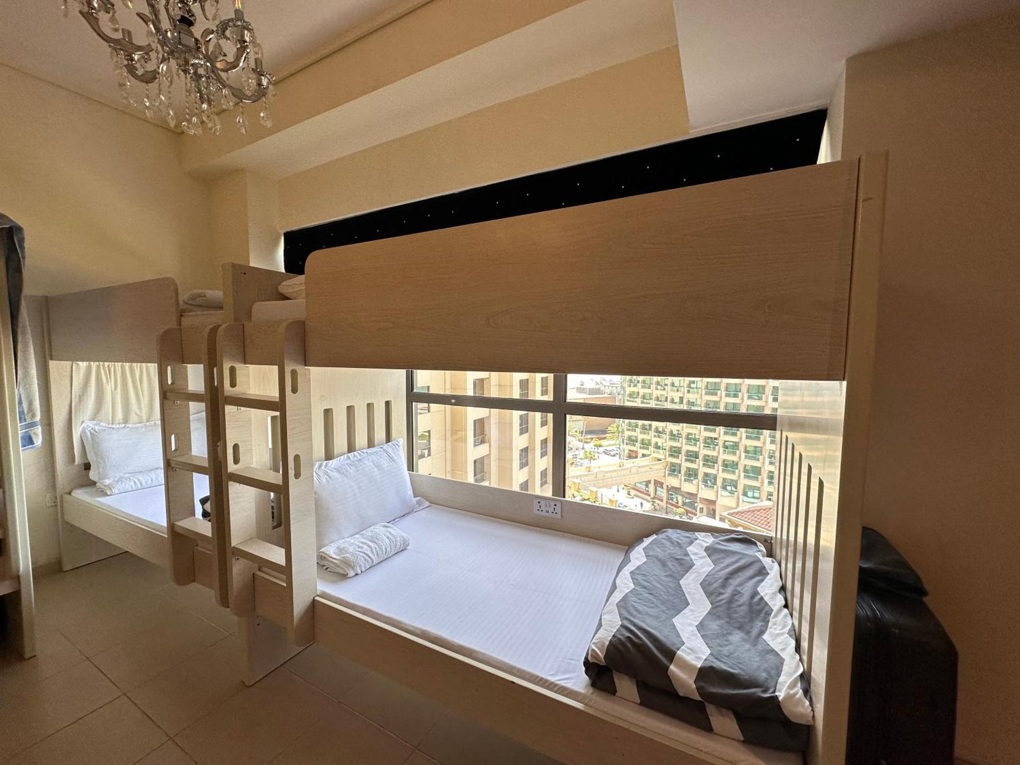 Hotel cápsula Sea Breeze Jbr Dubái