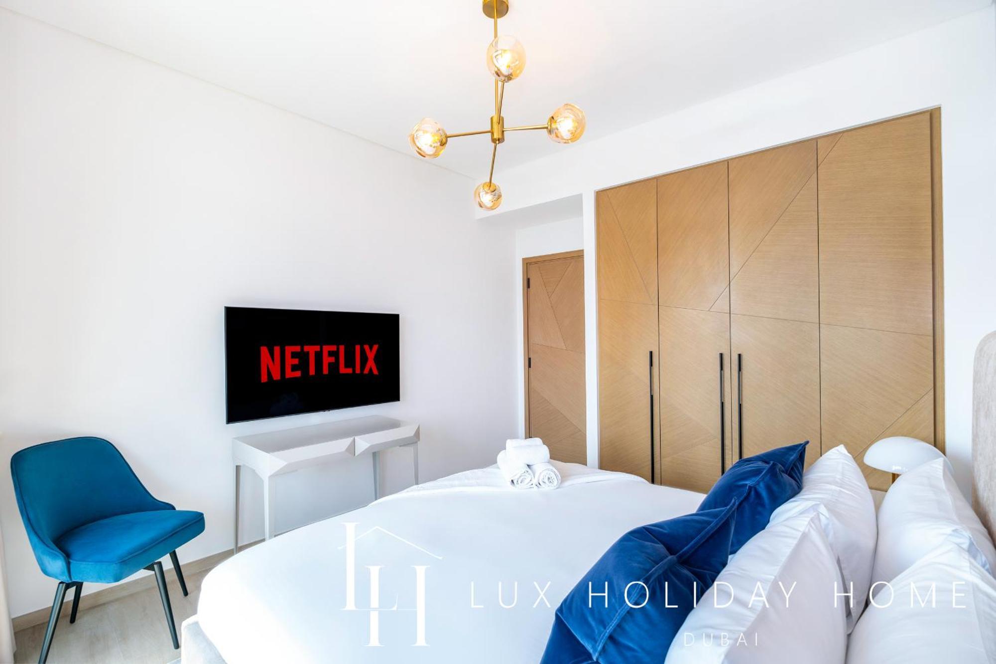 Lux The Palace Apartment