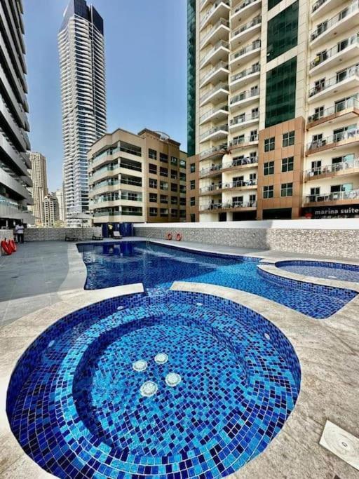 Escan Tower Marina View * Dubai