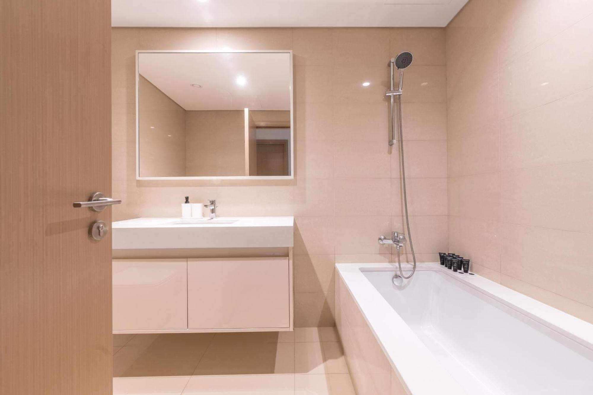 Apartemen Elegant 2br In Burj Royale