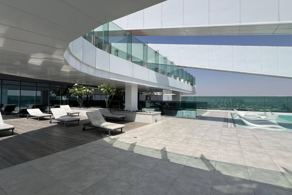 Chic 2 Bed Near Trade Centre With 5 Star Amenities * Dubai