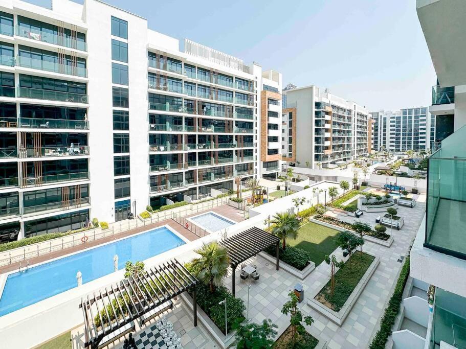Luxury Near Burj Khalifa In Azizi Riviera Dubaï