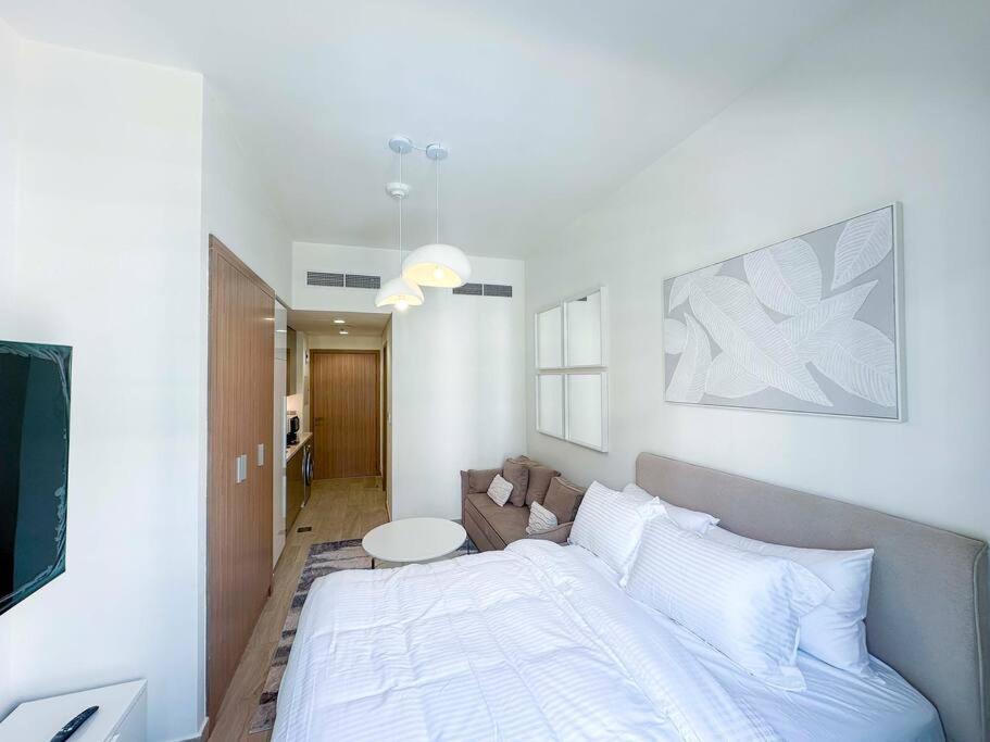 Luxury Near Burj Khalifa In Azizi Riviera
