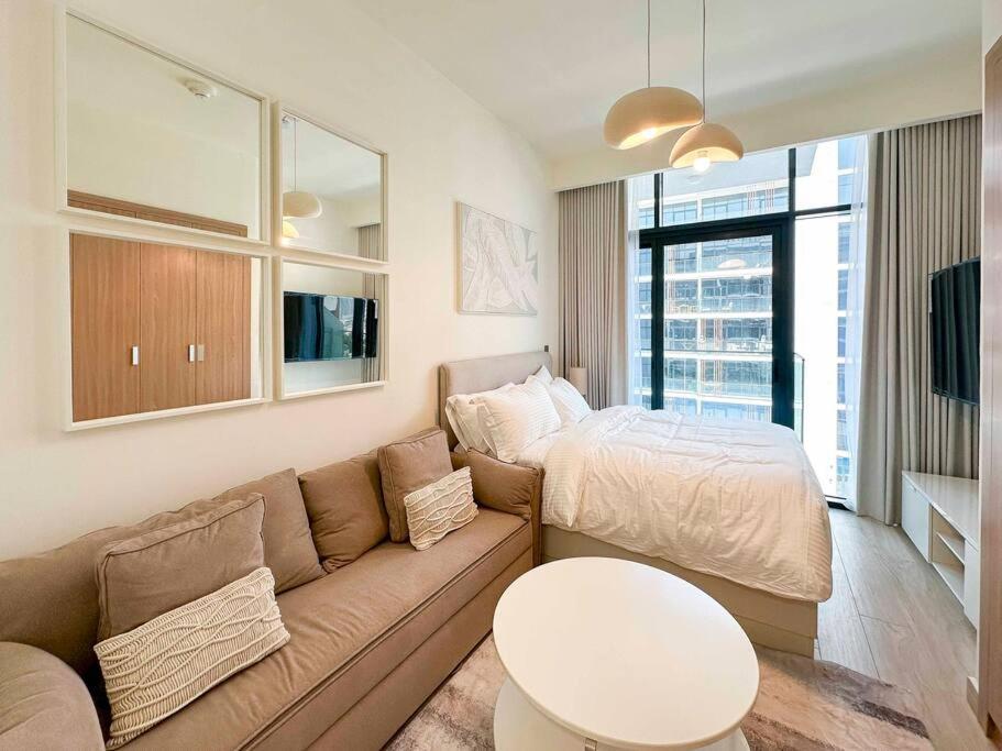 Luxury Near Burj Khalifa In Azizi Riviera Appartement Dubaï