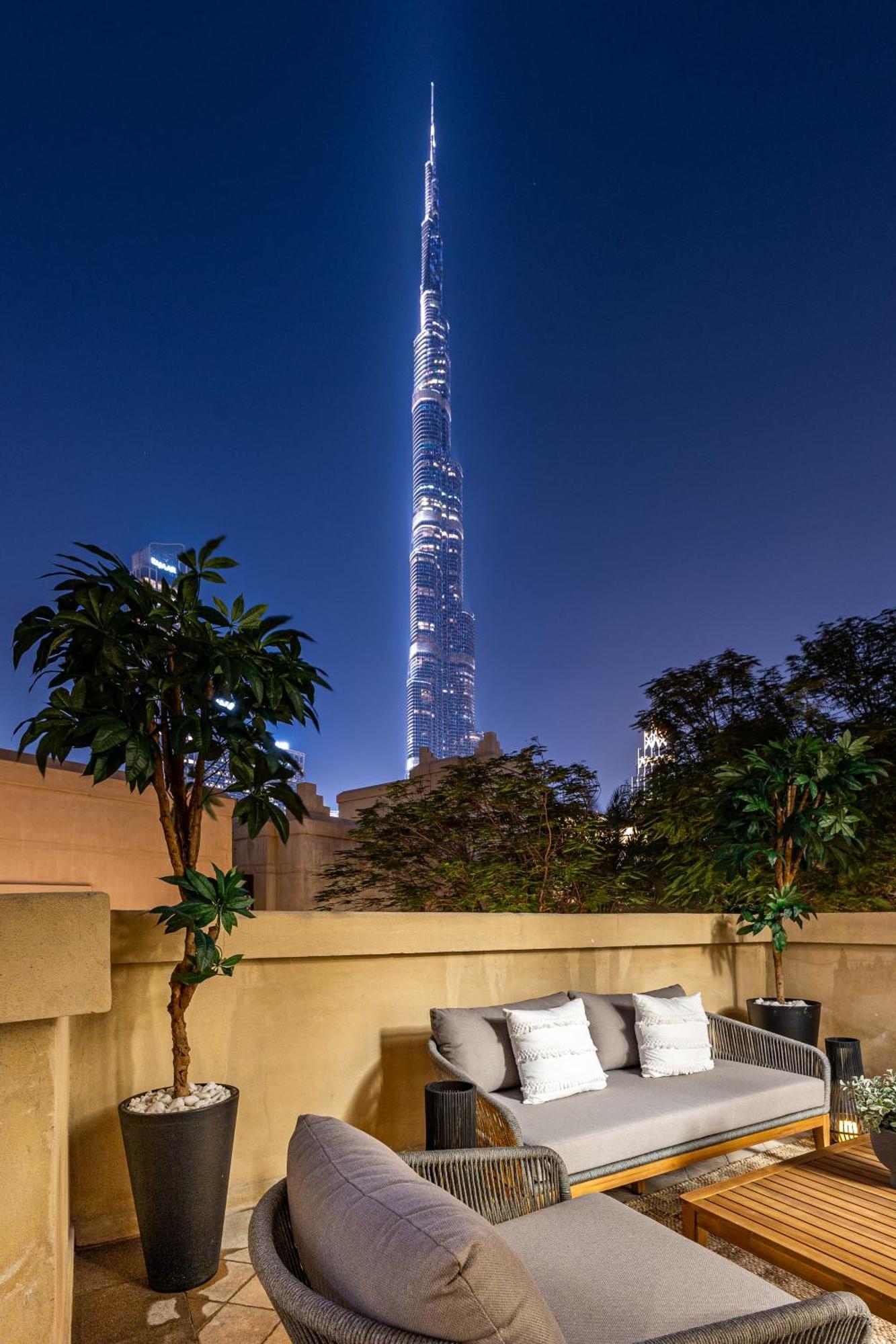Upgraded 1br Retreat With Iconic Burj Khalifa Views Lejlighed
