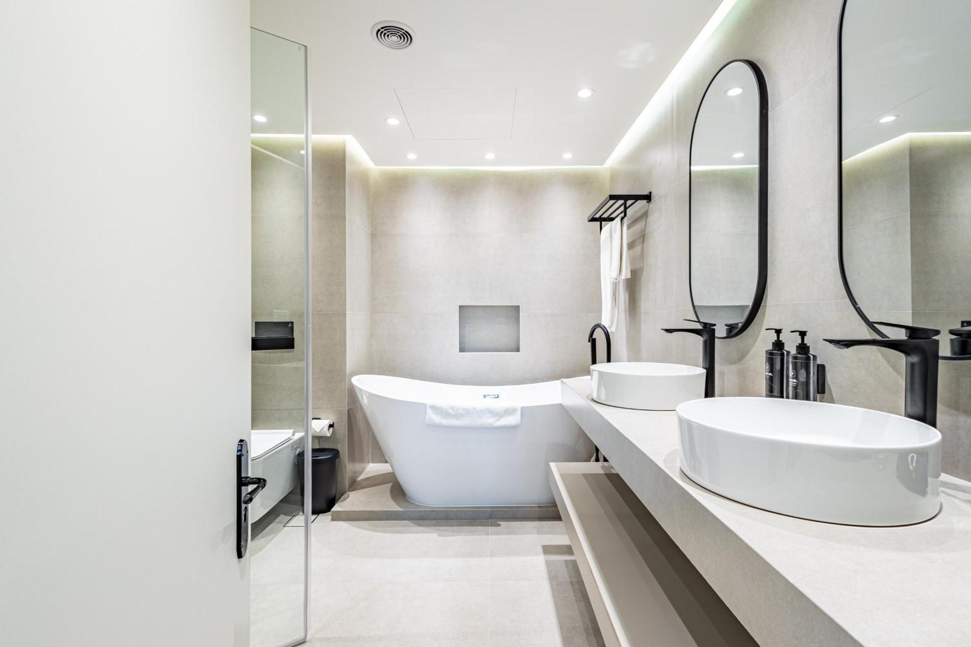 Upgraded 1br Retreat With Iconic Burj Khalifa Views Lejlighed