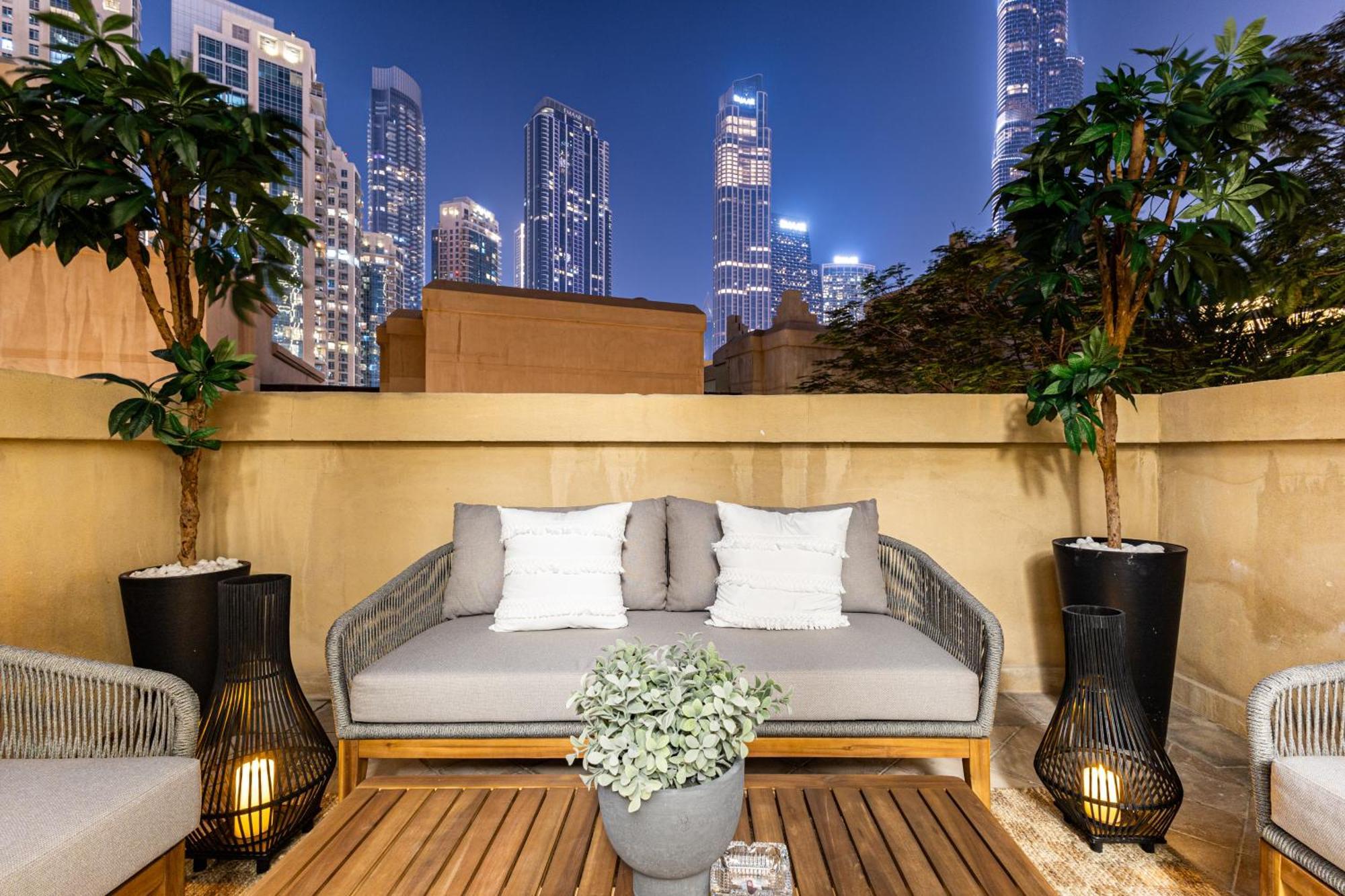 Lejlighed Upgraded 1br Retreat With Iconic Burj Khalifa Views Dubai