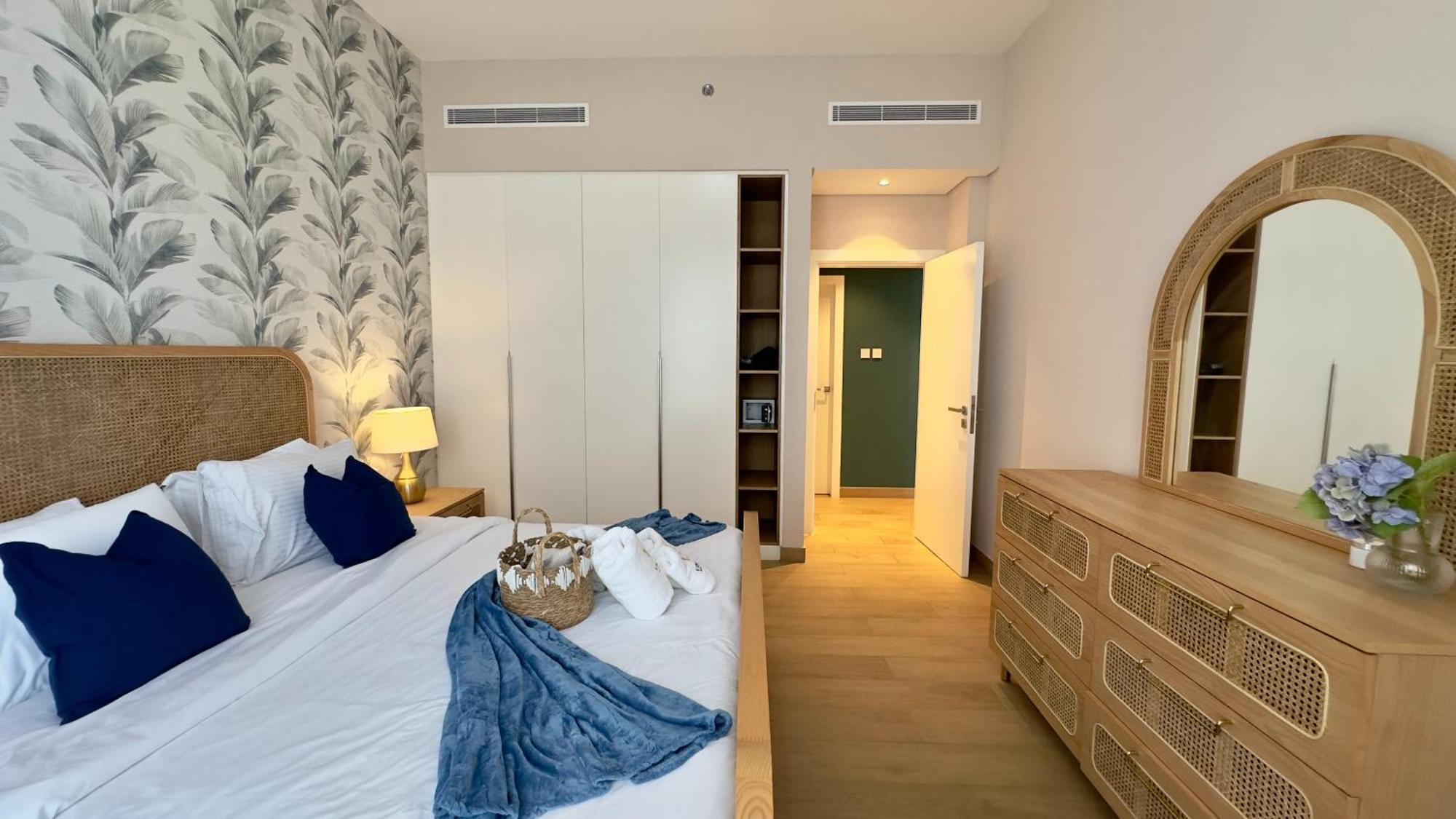 Apartment Guest Favorite 1br Balcony & Yacht View La By Vibel