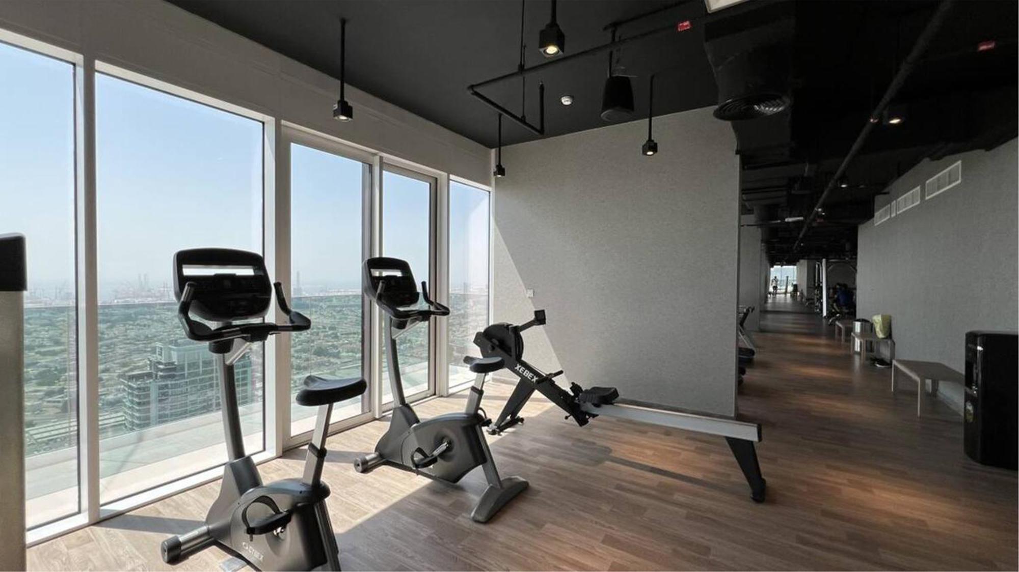 Luxury 2-bed Flat, Prime Location, Burj View & World Highest Running Track Apartamento Dubái