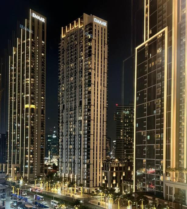 In Opposite To Burj Khalifa Dubaï
