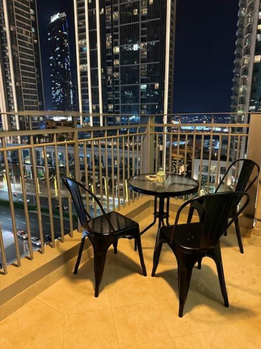 In Opposite To Burj Khalifa Dubaï